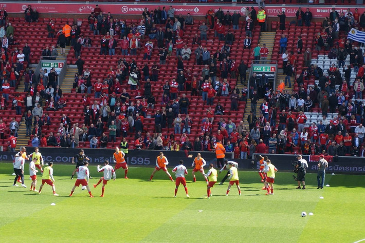 阿伦·贾吉在 2022 年击出第 62 轰时，全美电视转播插播该历史瞬间