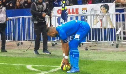 挑起大梁！卡斯尔狂轰30+10+6，得分创赛季新高