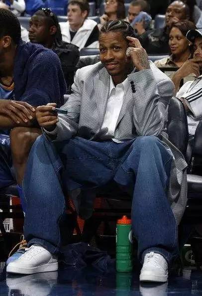 江苏节日！苏超决赛赛前南通队球迷场外集结为球队助威