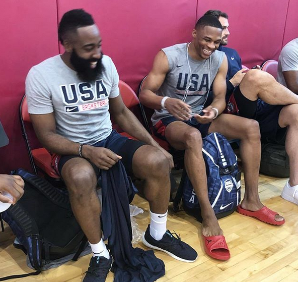 《棒球与收藏：那些沾满泥土的比赛球为何价值连城？》