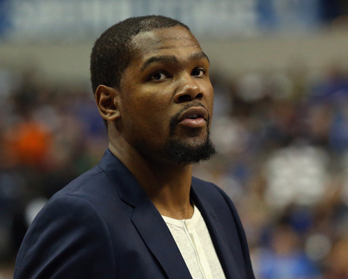被东契奇吐槽太滑！队记：湖人今天将不会使用NBA杯专用地板