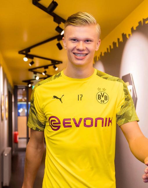 王曼昱横扫华裔名将，王楚钦11-4降维打击，国乒8-0韩国豪取5连胜