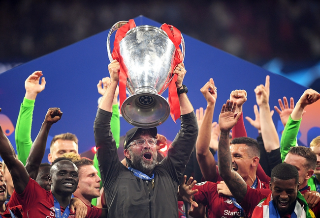 记者：莱万有一种几乎疯狂的求胜欲，他与哈维成了更衣室对手