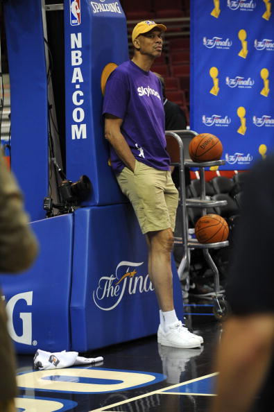 独行侠遭重创 浓眉左手韧带损伤或需接受手术